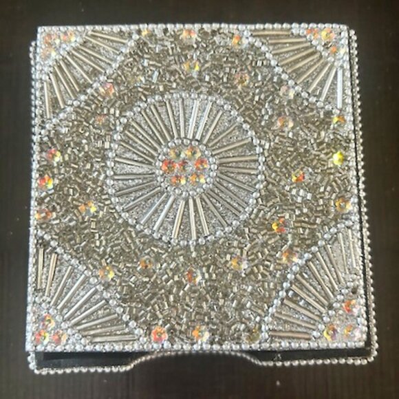 NWOT Set of 8 Silver Bedazzled Coasters in Matching Tray - Picture 8 of 15